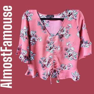 NWOT ALMOST FAMOUS Women's Gauzy Floral Print Short Sleeve Top.